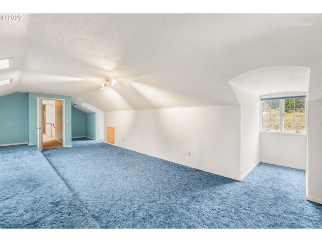 17359 WREN Ct, Lake Oswego, OR 97034