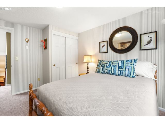 17359 WREN Ct, Lake Oswego, OR 97034