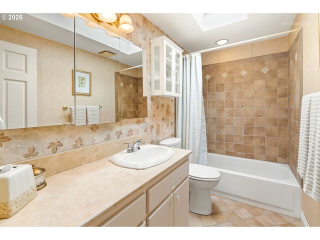 17359 WREN Ct, Lake Oswego, OR 97034