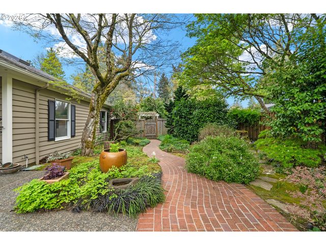 17359 WREN Ct, Lake Oswego, OR 97034