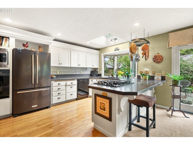 17359 WREN Ct, Lake Oswego, OR 97034