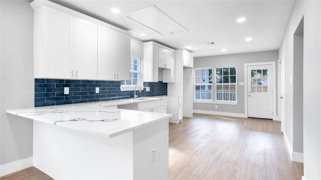 4111 Avenue Q, Galveston, TX 77550