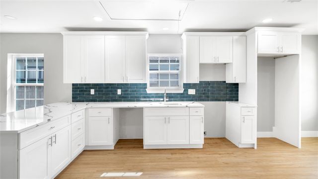 4111 Avenue Q, Galveston, TX 77550