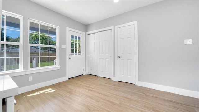 4111 Avenue Q, Galveston, TX 77550