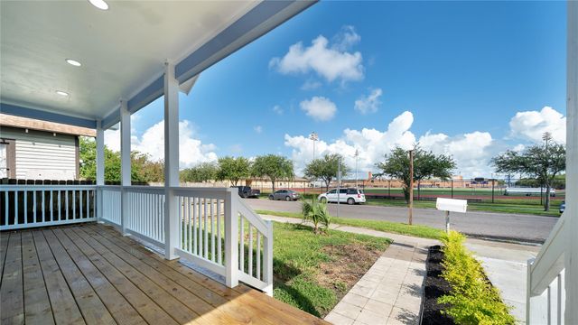 4111 Avenue Q, Galveston, TX 77550
