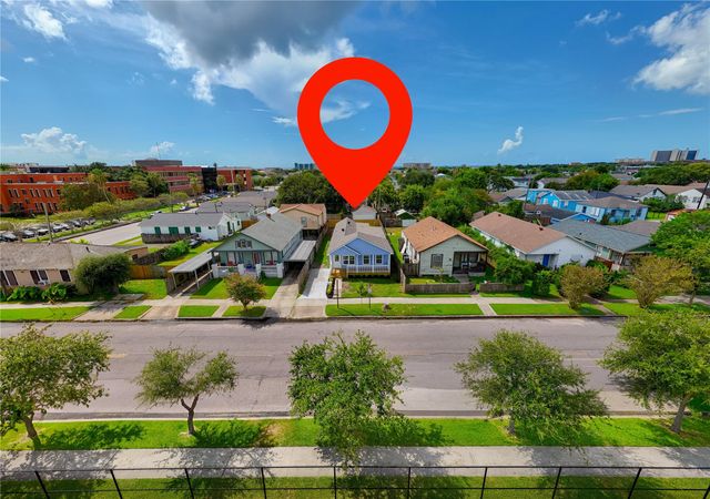 4111 Avenue Q, Galveston, TX 77550