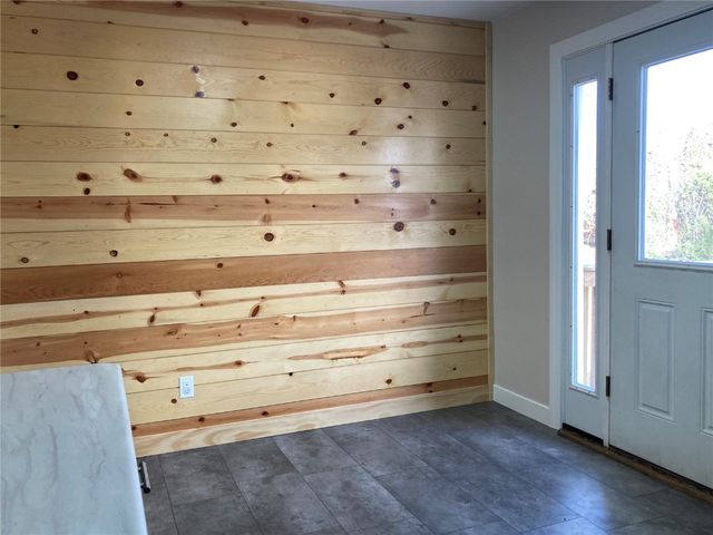 102 N 8th Avenue, Vinton, IA 52349