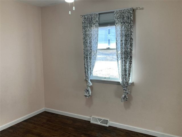 102 N 8th Avenue, Vinton, IA 52349