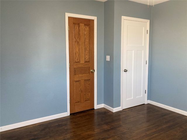 102 N 8th Avenue, Vinton, IA 52349