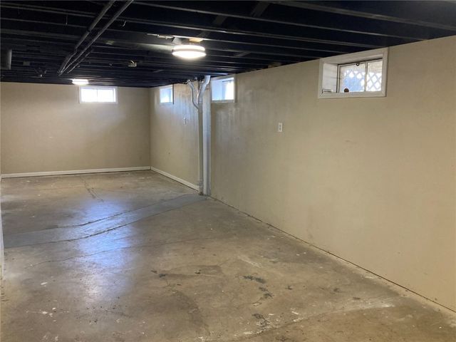 102 N 8th Avenue, Vinton, IA 52349