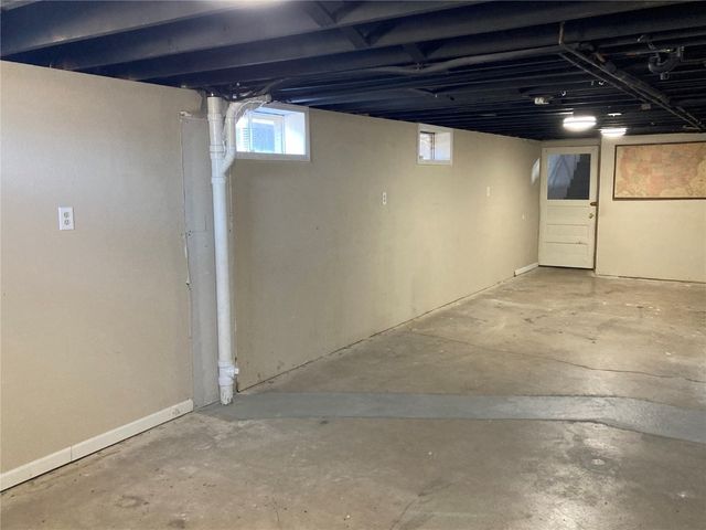 102 N 8th Avenue, Vinton, IA 52349