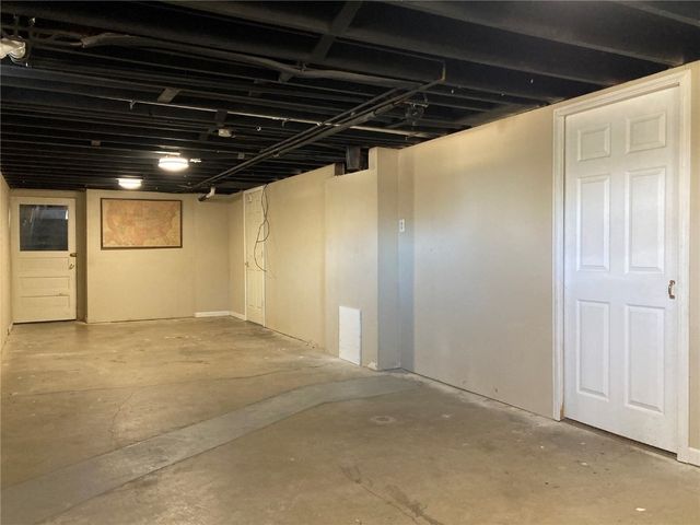 102 N 8th Avenue, Vinton, IA 52349