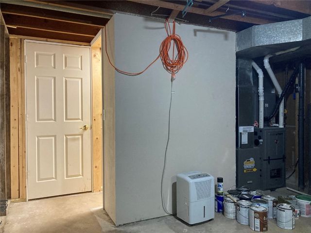 102 N 8th Avenue, Vinton, IA 52349