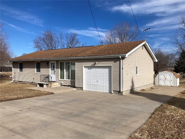102 N 8th Avenue, Vinton, IA 52349