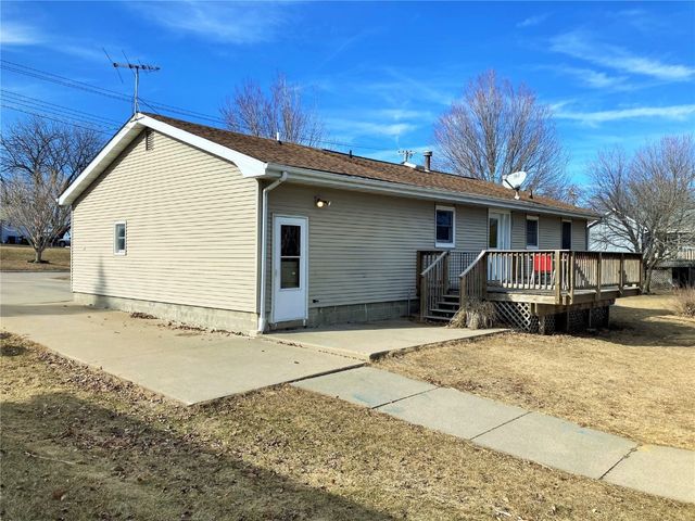 102 N 8th Avenue, Vinton, IA 52349