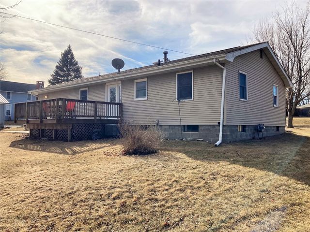 102 N 8th Avenue, Vinton, IA 52349