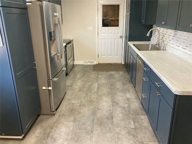 102 N 8th Avenue, Vinton, IA 52349