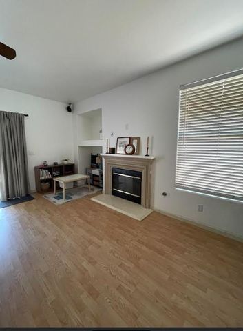 5718 E Burns Avenue, Fresno, CA 93727