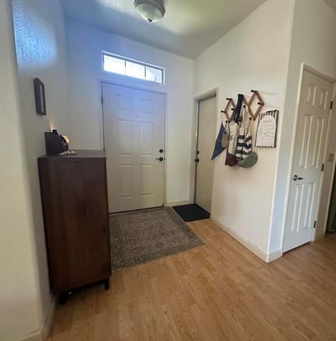 5718 E Burns Avenue, Fresno, CA 93727