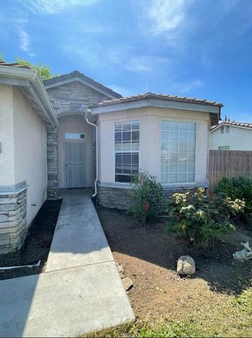 5718 E Burns Avenue, Fresno, CA 93727