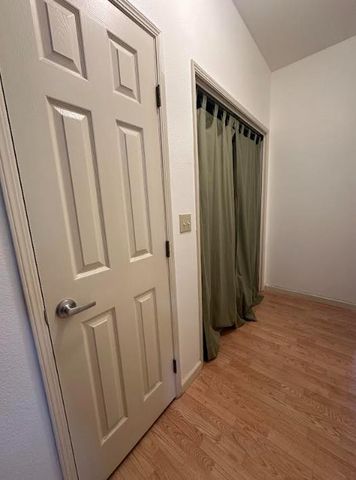 5718 E Burns Avenue, Fresno, CA 93727