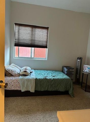 5718 E Burns Avenue, Fresno, CA 93727