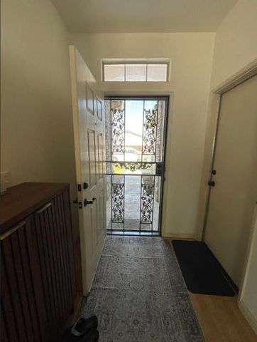 5718 E Burns Avenue, Fresno, CA 93727