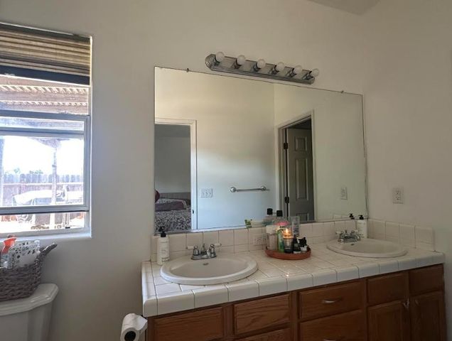 5718 E Burns Avenue, Fresno, CA 93727