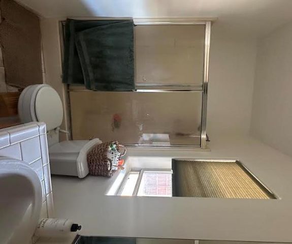 5718 E Burns Avenue, Fresno, CA 93727