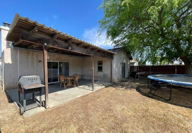 5718 E Burns Avenue, Fresno, CA 93727