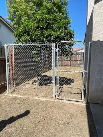 5718 E Burns Avenue, Fresno, CA 93727