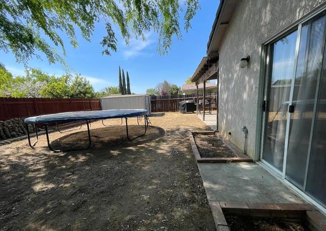 5718 E Burns Avenue, Fresno, CA 93727