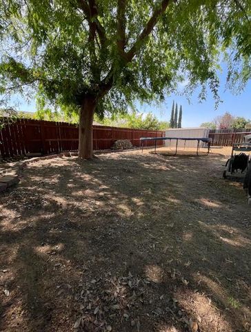 5718 E Burns Avenue, Fresno, CA 93727