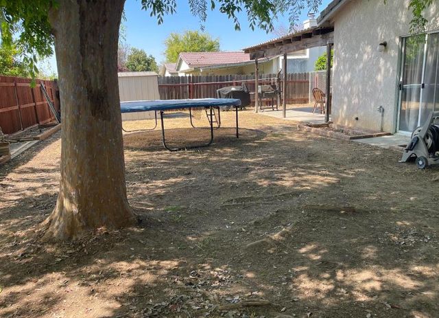 5718 E Burns Avenue, Fresno, CA 93727