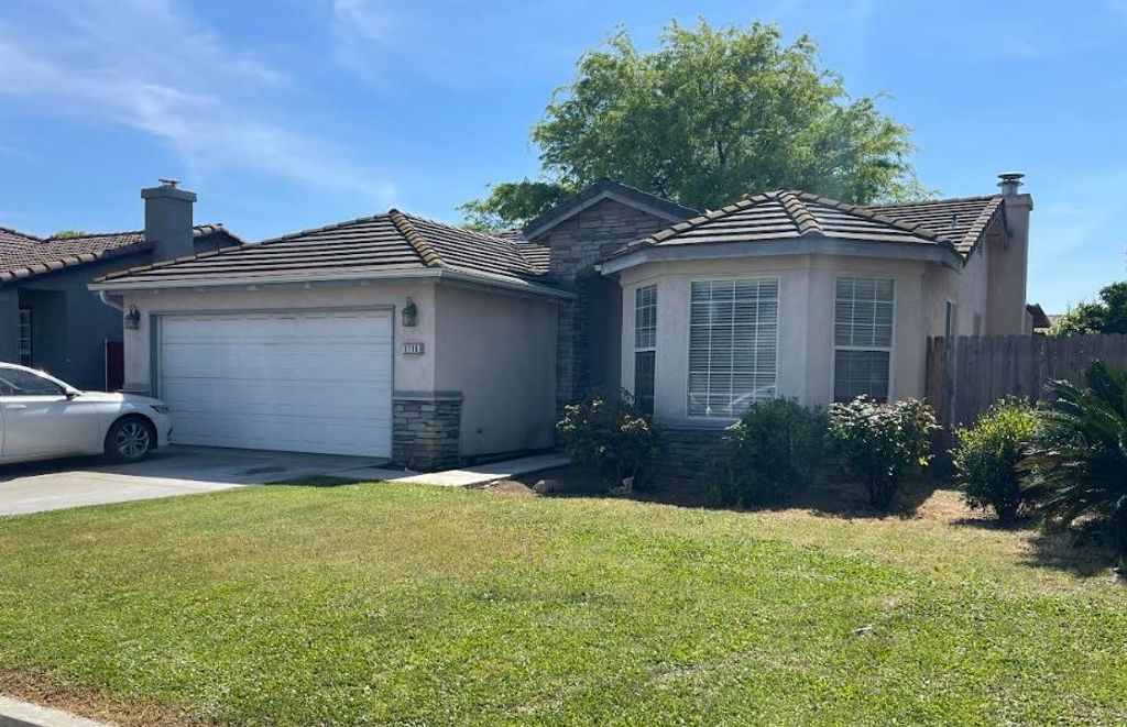 5718 E Burns Avenue, Fresno, CA 93727