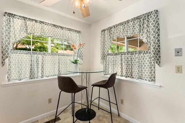 2886 Knollwood Dr, Cameron Park, CA 95682