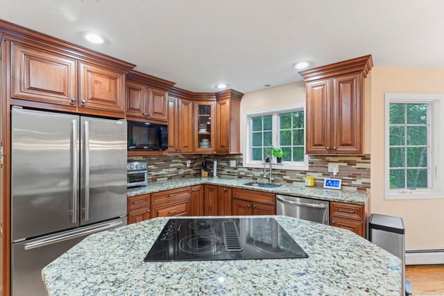 17 Raven Crest Drive, Bethel, CT 06801