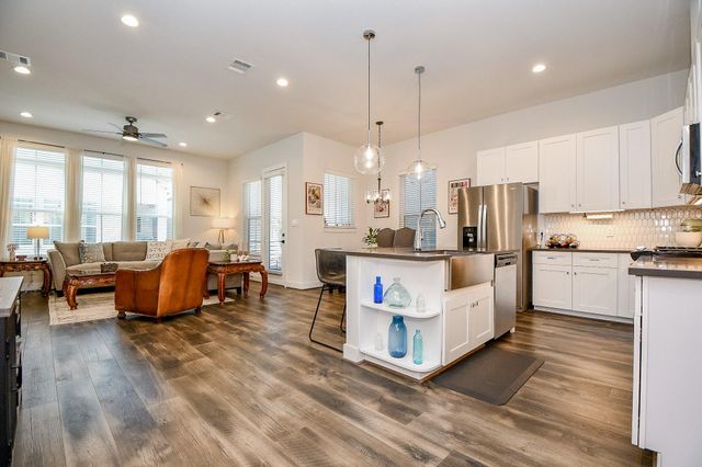 5710 White Magnolia Street, Houston, TX 77091