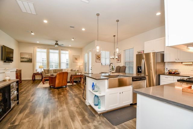 5710 White Magnolia Street, Houston, TX 77091