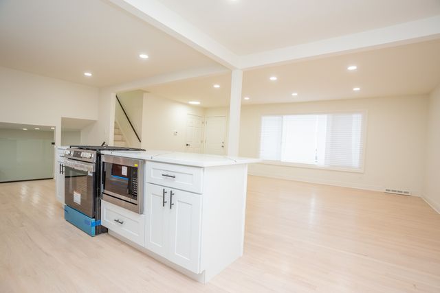 916 E 168th Street, South Holland, IL 60473