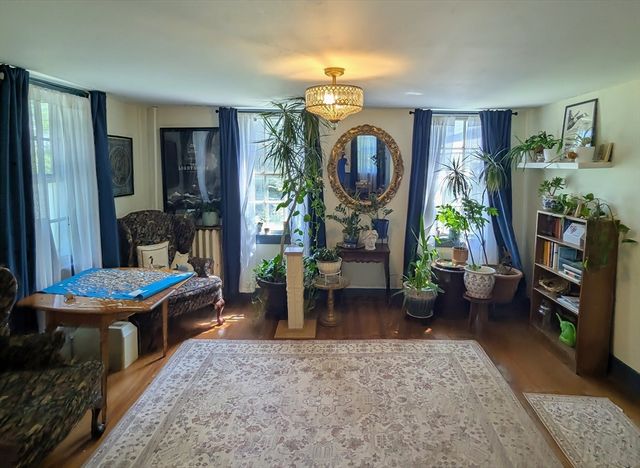 16 Parish Hill Rd, Granby, MA 01033
