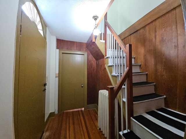 16 Parish Hill Rd, Granby, MA 01033