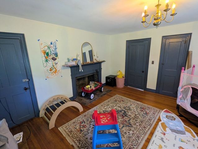 16 Parish Hill Rd, Granby, MA 01033