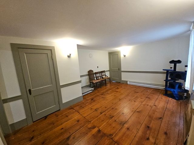 16 Parish Hill Rd, Granby, MA 01033