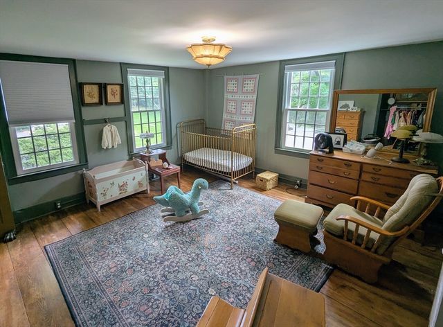 16 Parish Hill Rd, Granby, MA 01033