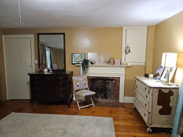 16 Parish Hill Rd, Granby, MA 01033