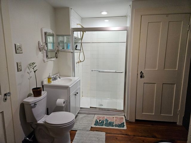 16 Parish Hill Rd, Granby, MA 01033