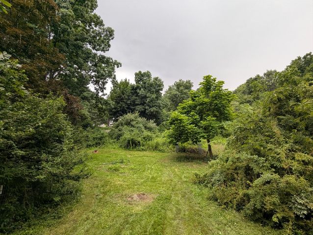16 Parish Hill Rd, Granby, MA 01033