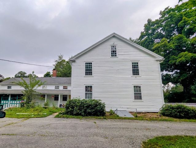 16 Parish Hill Rd, Granby, MA 01033