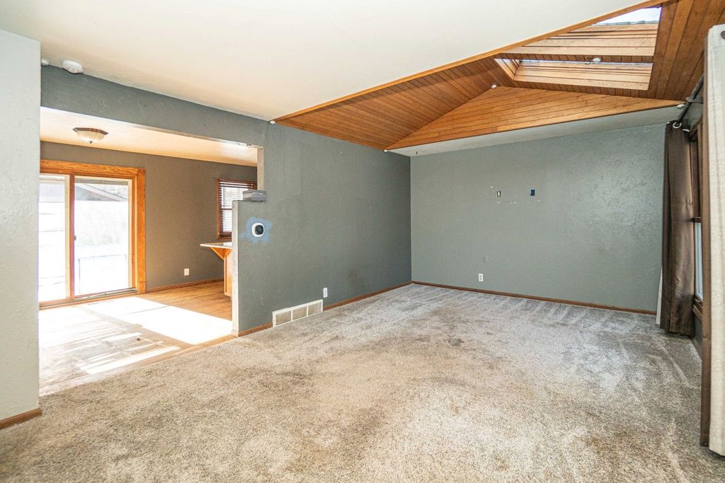 4650 NW Lovington Drive, Des Moines, IA 50310